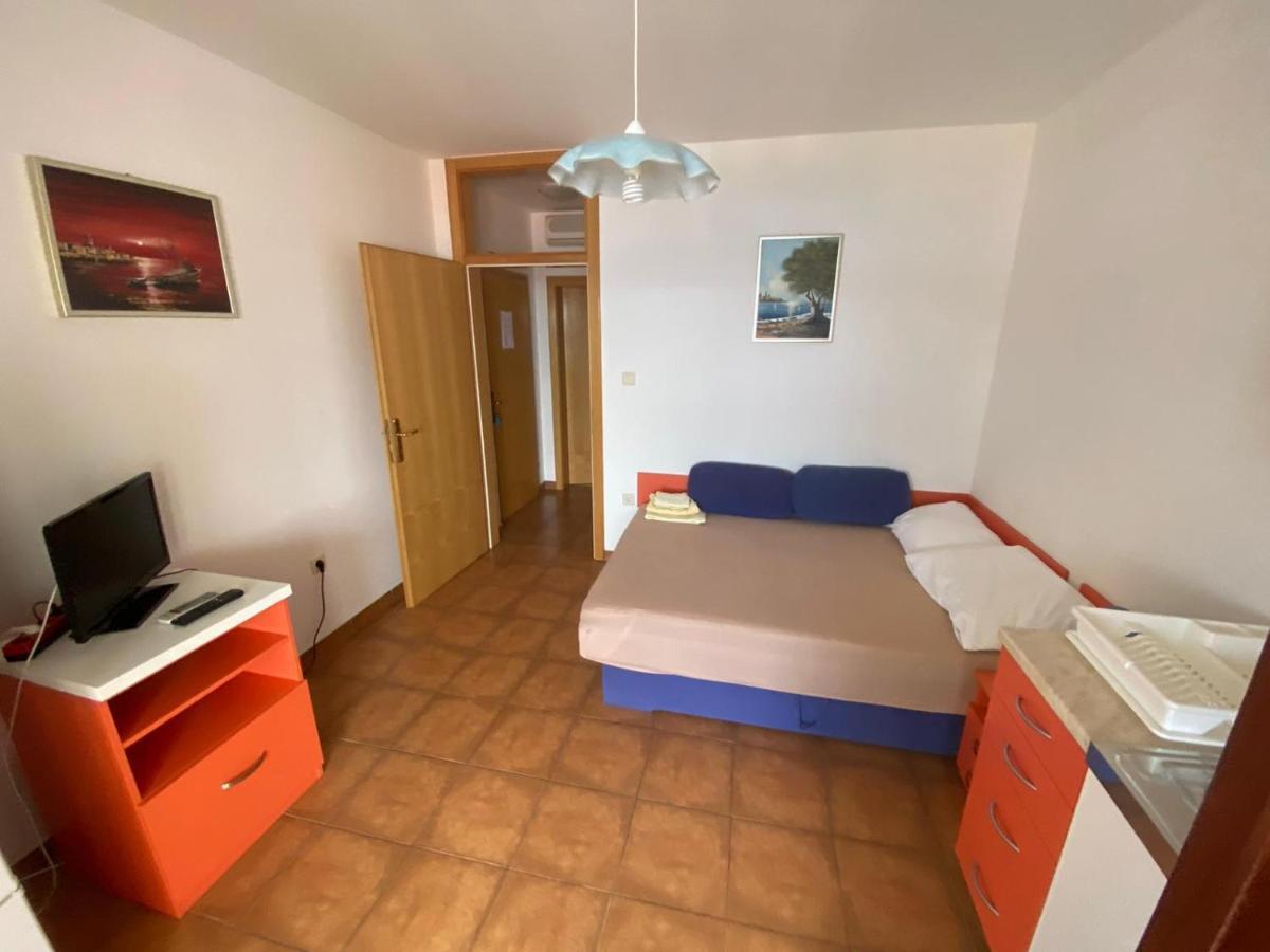 Apartments Viktor Rogoznica  Zewnętrze zdjęcie