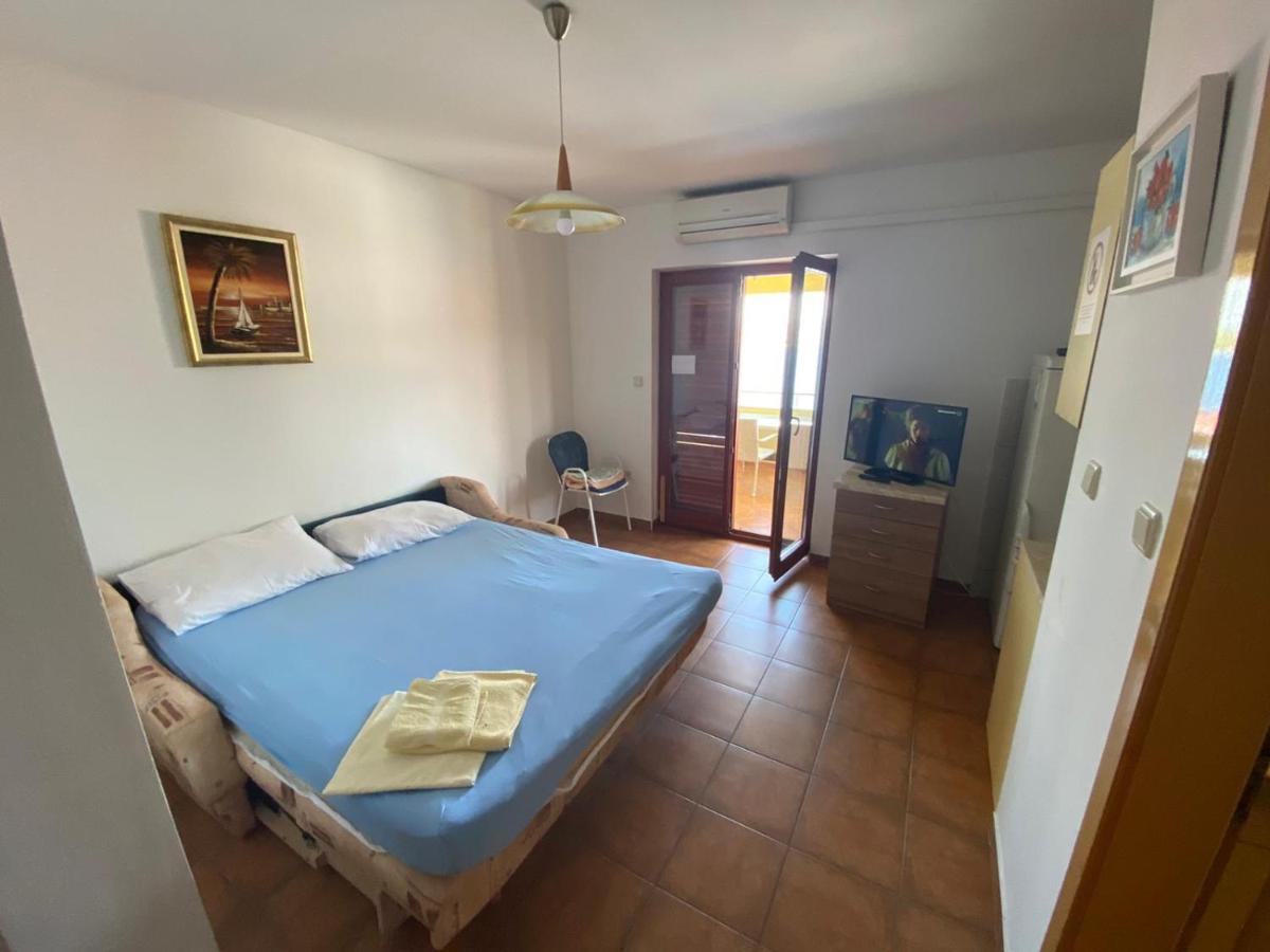 Apartments Viktor Rogoznica  Zewnętrze zdjęcie