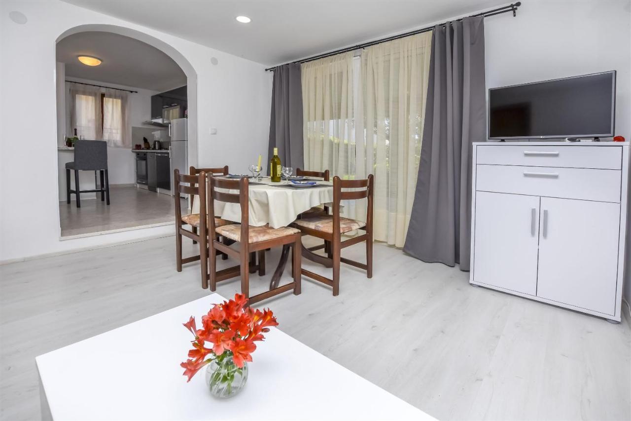 Apartments Viktor Rogoznica  Zewnętrze zdjęcie