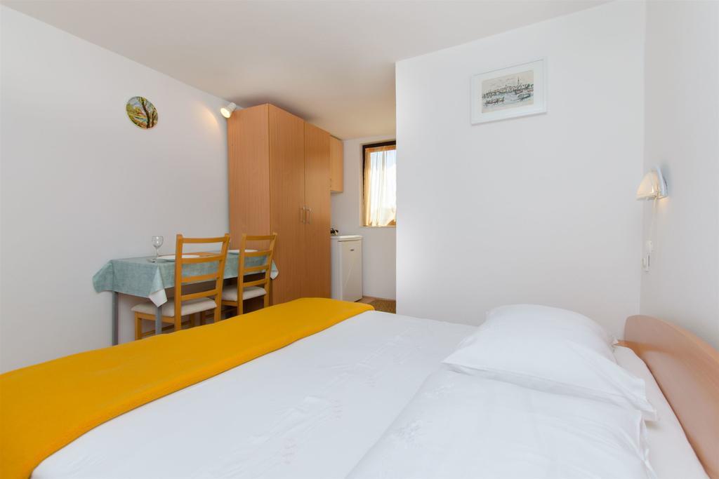 Apartments Viktor Rogoznica  Zewnętrze zdjęcie